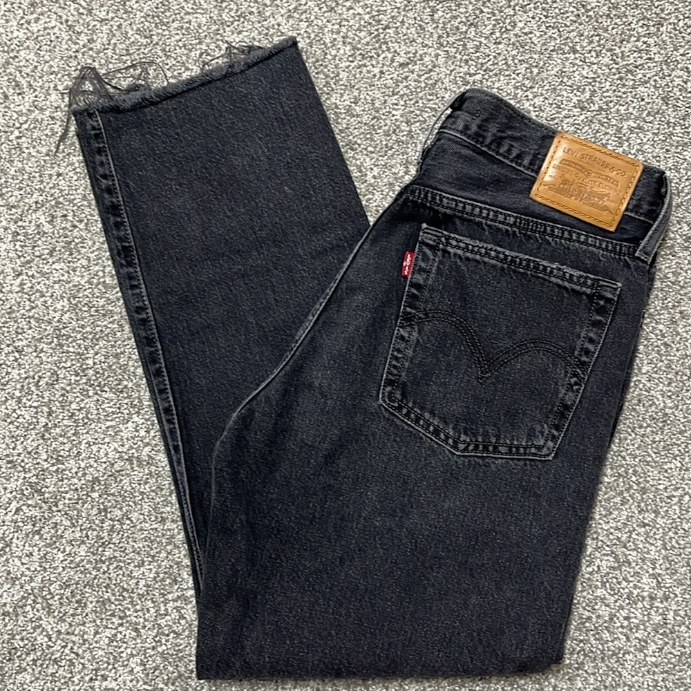 EUC Levi’s Premium Big E Wedgie Straight Jeans Size 28